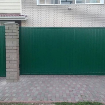 Откатные ворота на дачу зеленого цвета 3000x2000