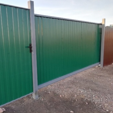 С калиткой откатные ворота из профнастила 3000x2000
